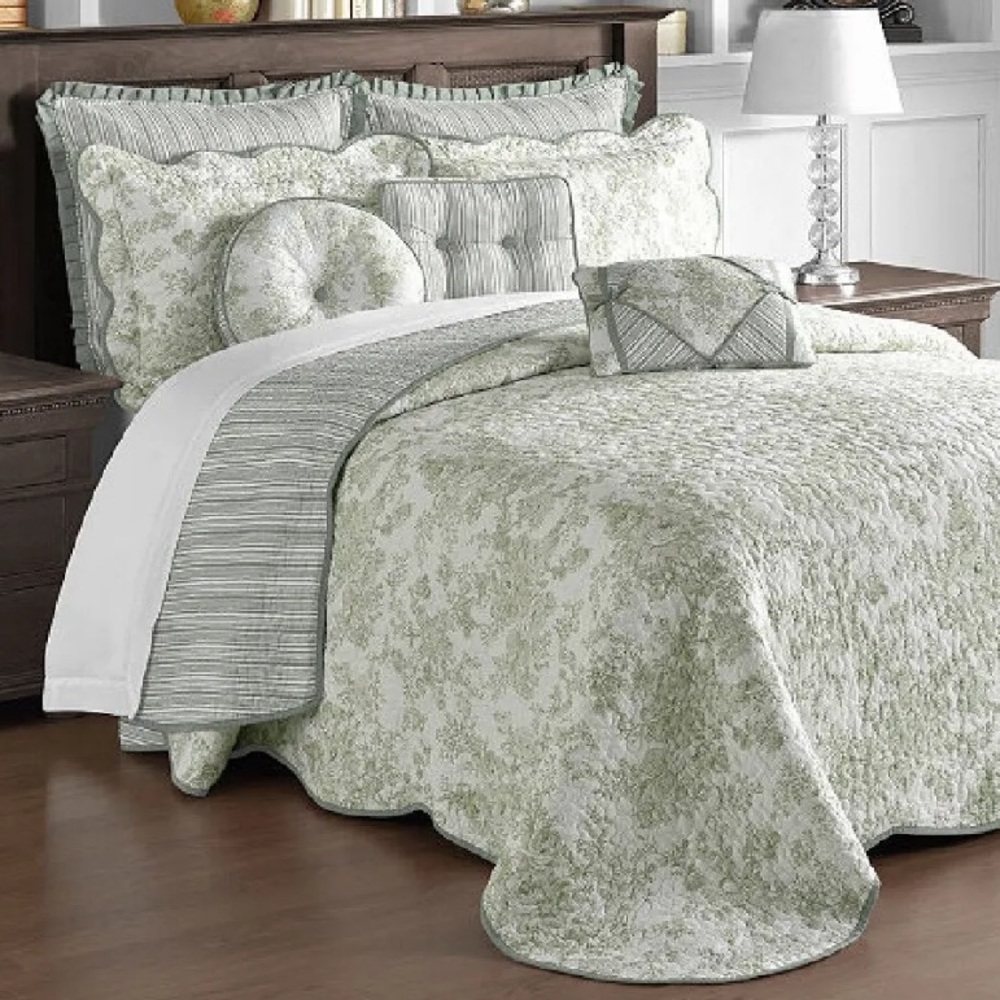 Laurel Manor Quilt Set New in Package